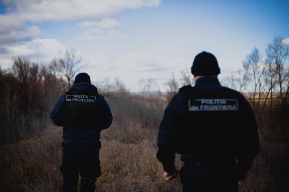 O femeie a fost reținută în toiul nopții după ce a traversat ilegal frontiera